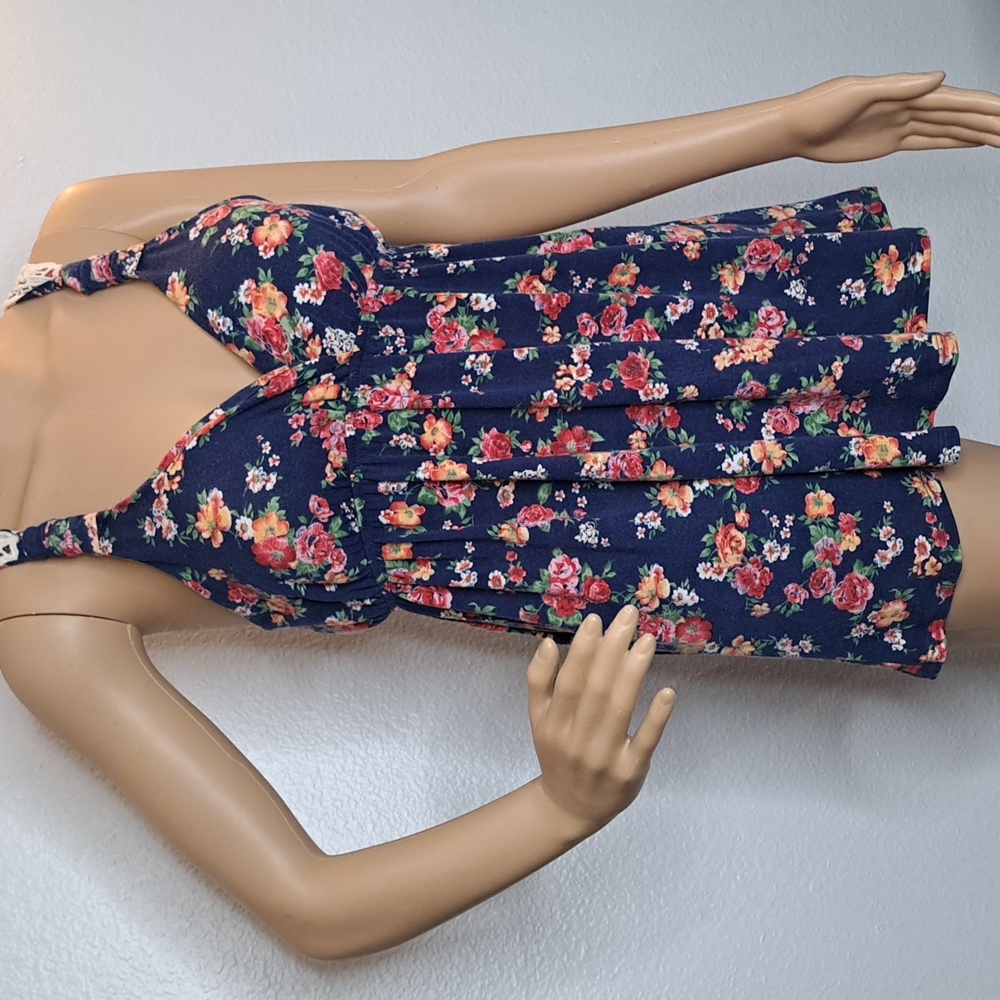 Floral Junior's Size Medium